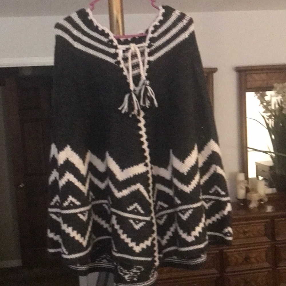 Gray/black poncho smoke free/ pet free home